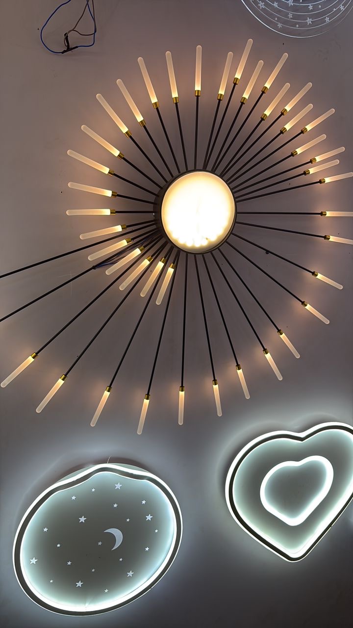 Applique murale rayons de soleil + plafonniers LED lune/cœur