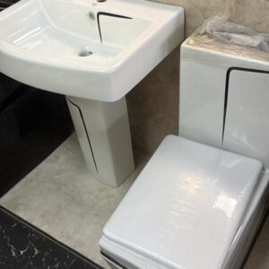 Ensemble lavabo et WC blanc liseré noir