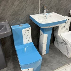 Ensemble WC et lavabo bleu et blanc à motif