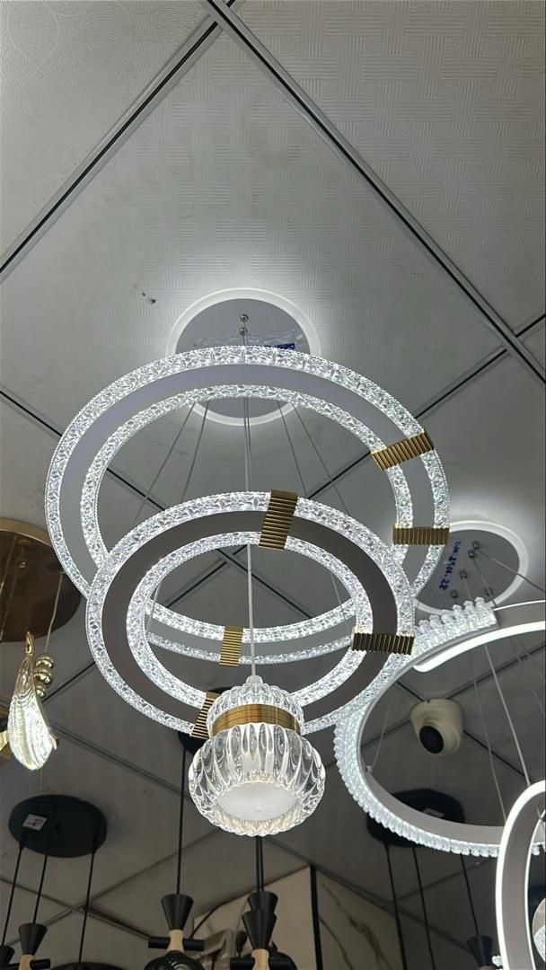Suspension anneau cristal avec globe LED